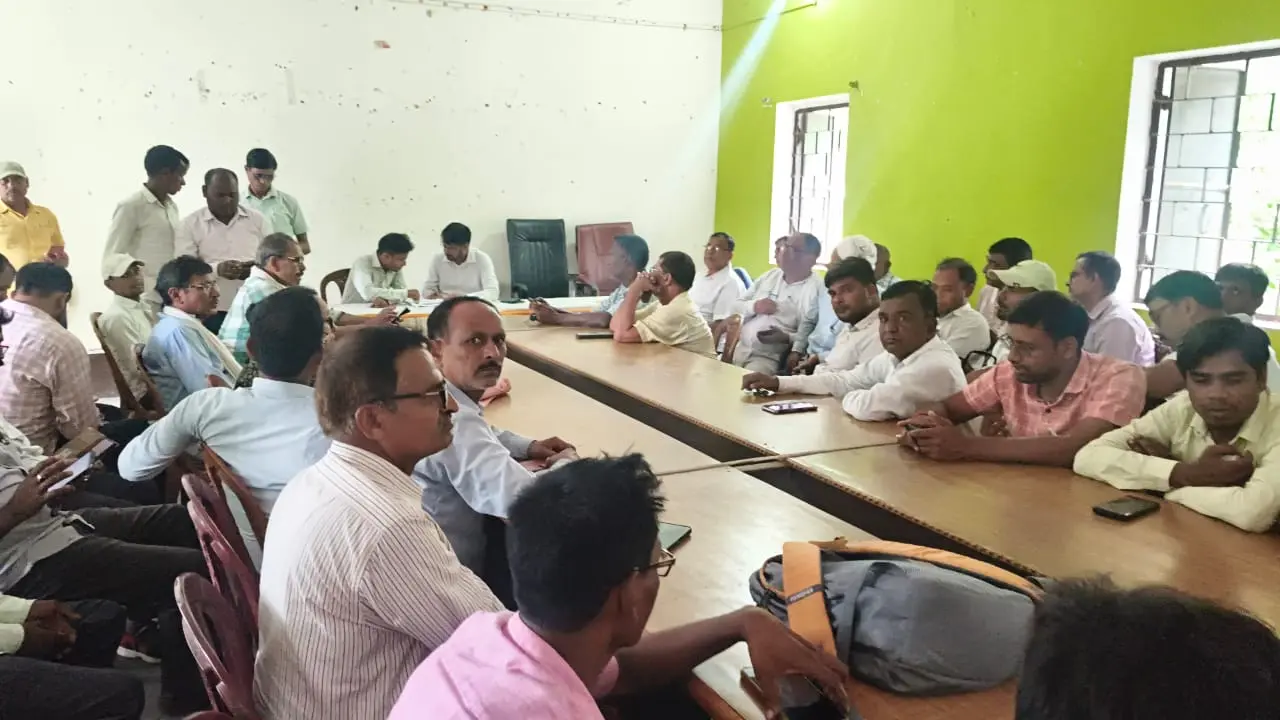 औरंगाबाद : मतदाता सूची से जुड़े आवेदनों का 24 घंटे में करें निष्पादन, BDO ने बीएलओ को दिया निर्देश